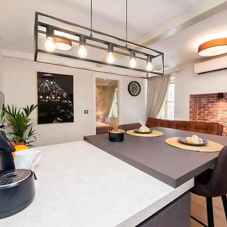 Dc II Downtown Apartment ロヴィニ エクステリア 写真