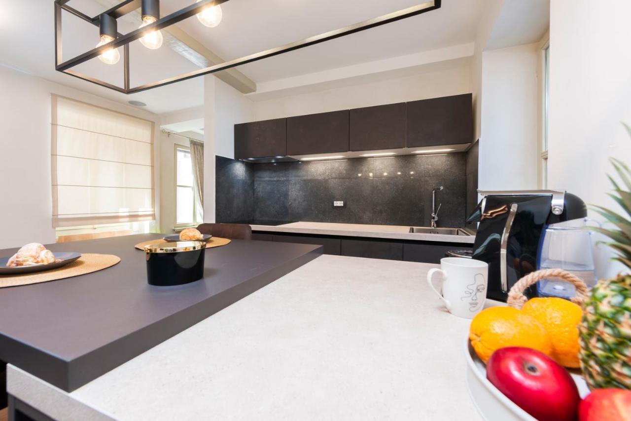 Dc II Downtown Apartment ロヴィニ エクステリア 写真